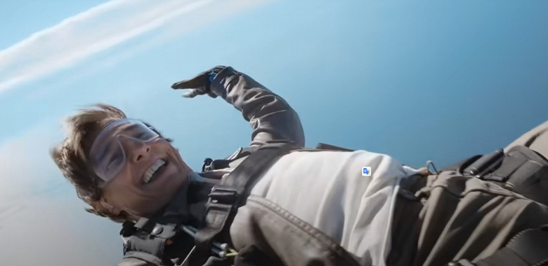 Нестареющий Том Круз поблагодарил фанатов «Топ Ган: Мэверик» во время прыжка с парашютом. Фильм собрал около $1,5 млрд